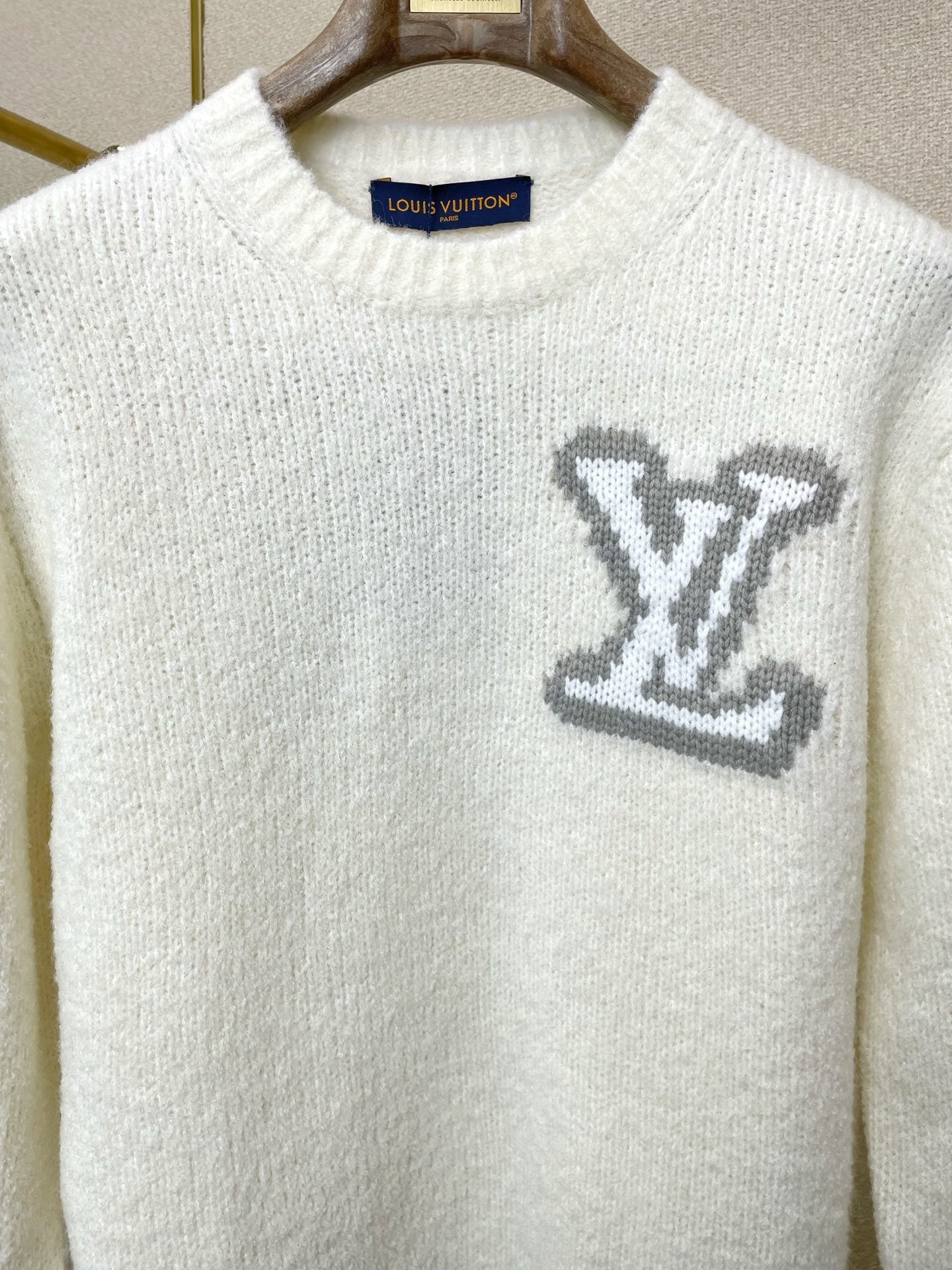 SOFT KNIT CREWNECK SWEATER WITH CONTRAST LETTER DETAIL