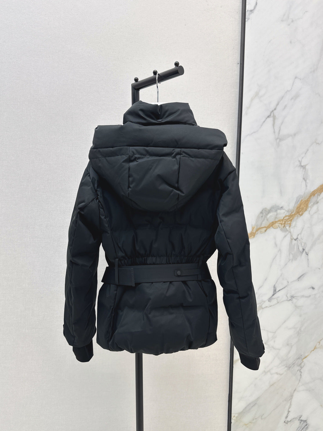 BELTED HOODED PERFORMANCE PUFFER JACKET