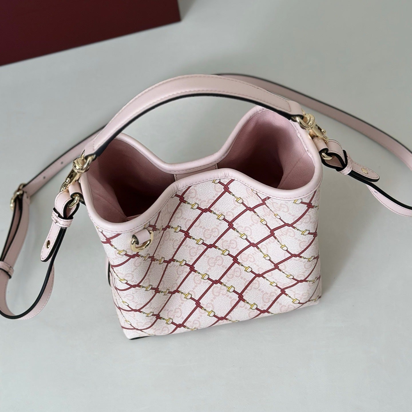 DIAMOND PRINT BUCKET SHOULDER BAG – LIGHT PINK