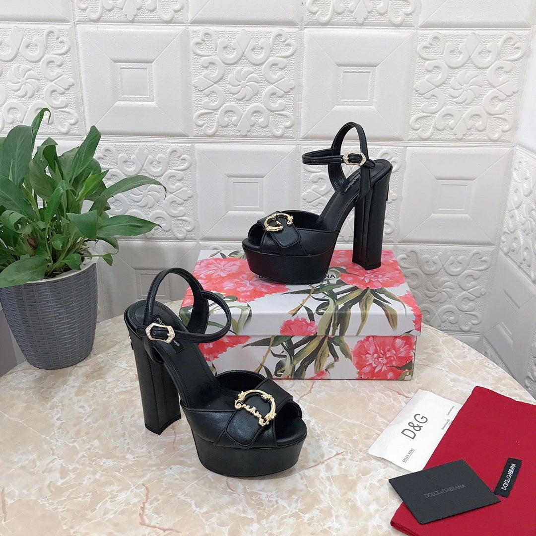 BLACK PLATFORM SANDALS WITH GOLD-TONE HARDWARE