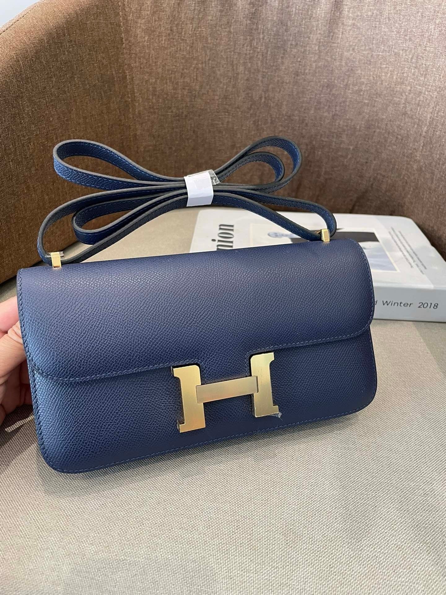 NAVY STRUCTURED CROSSBODY BAG