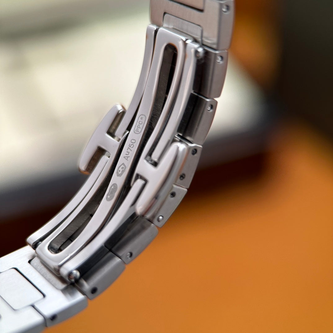LUXURY STAINLESS STEEL DIAMOND WATCH