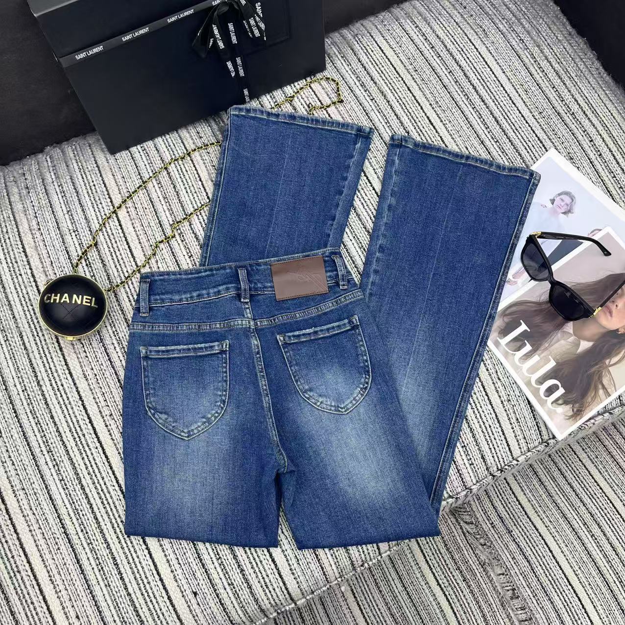FLARED DENIM JEANS