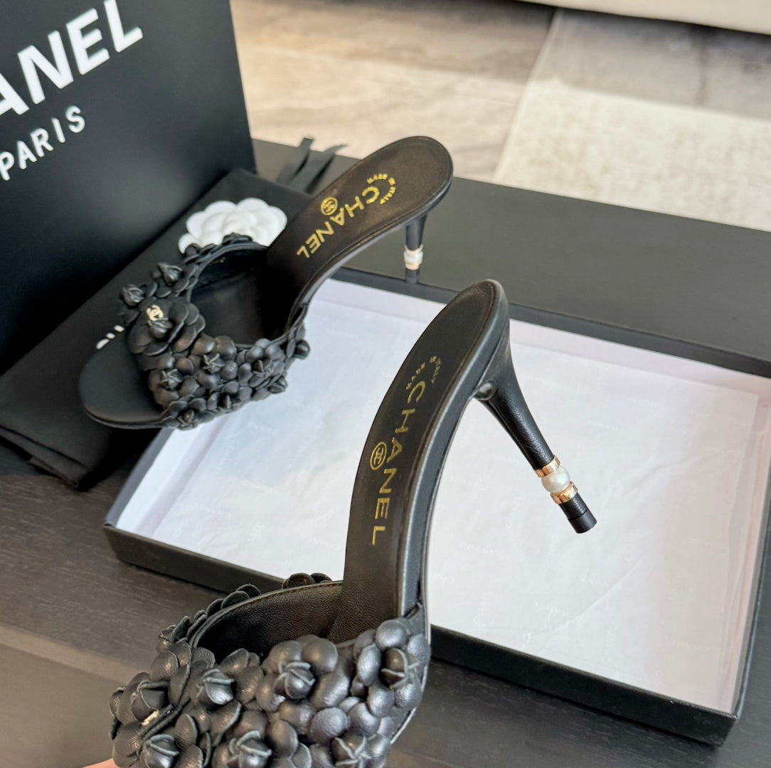 FLORAL BLACK HEELS