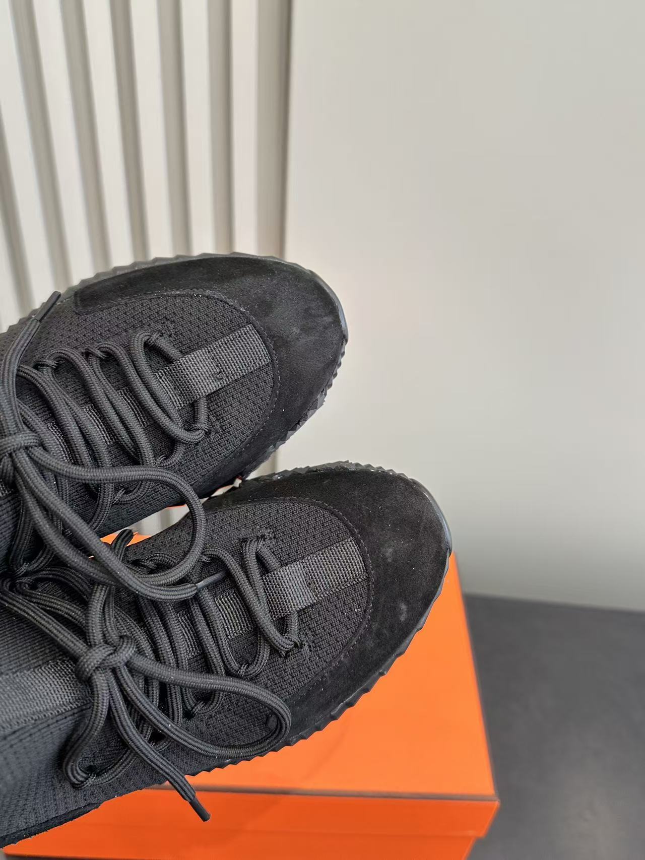 BLACK TECH-KNIT SNEAKERS WITH SUEDE PANELS & SCULPTED SOLE