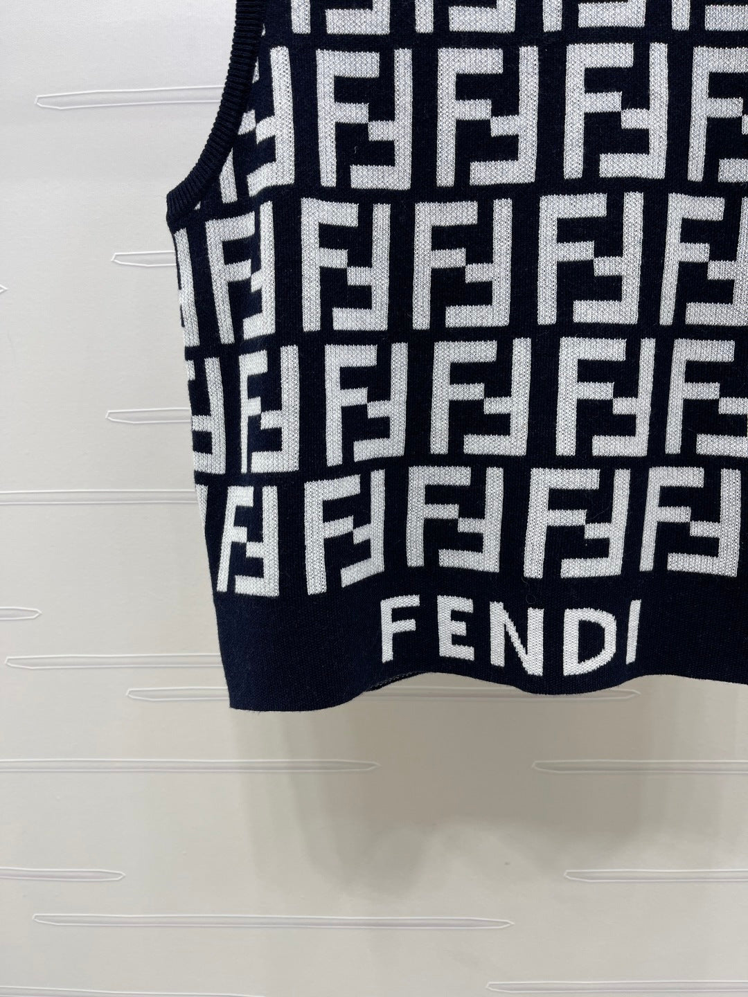 MONOGRAM KNIT LOGO SLEEVELESS TOP