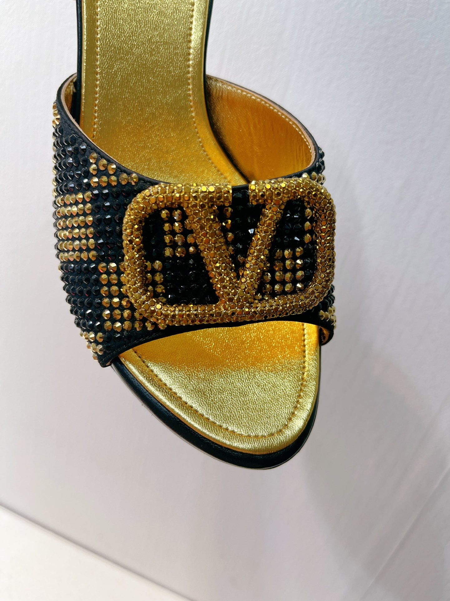 CRYSTAL EMBELLISHED MULE HEELS – BLACK & GOLD