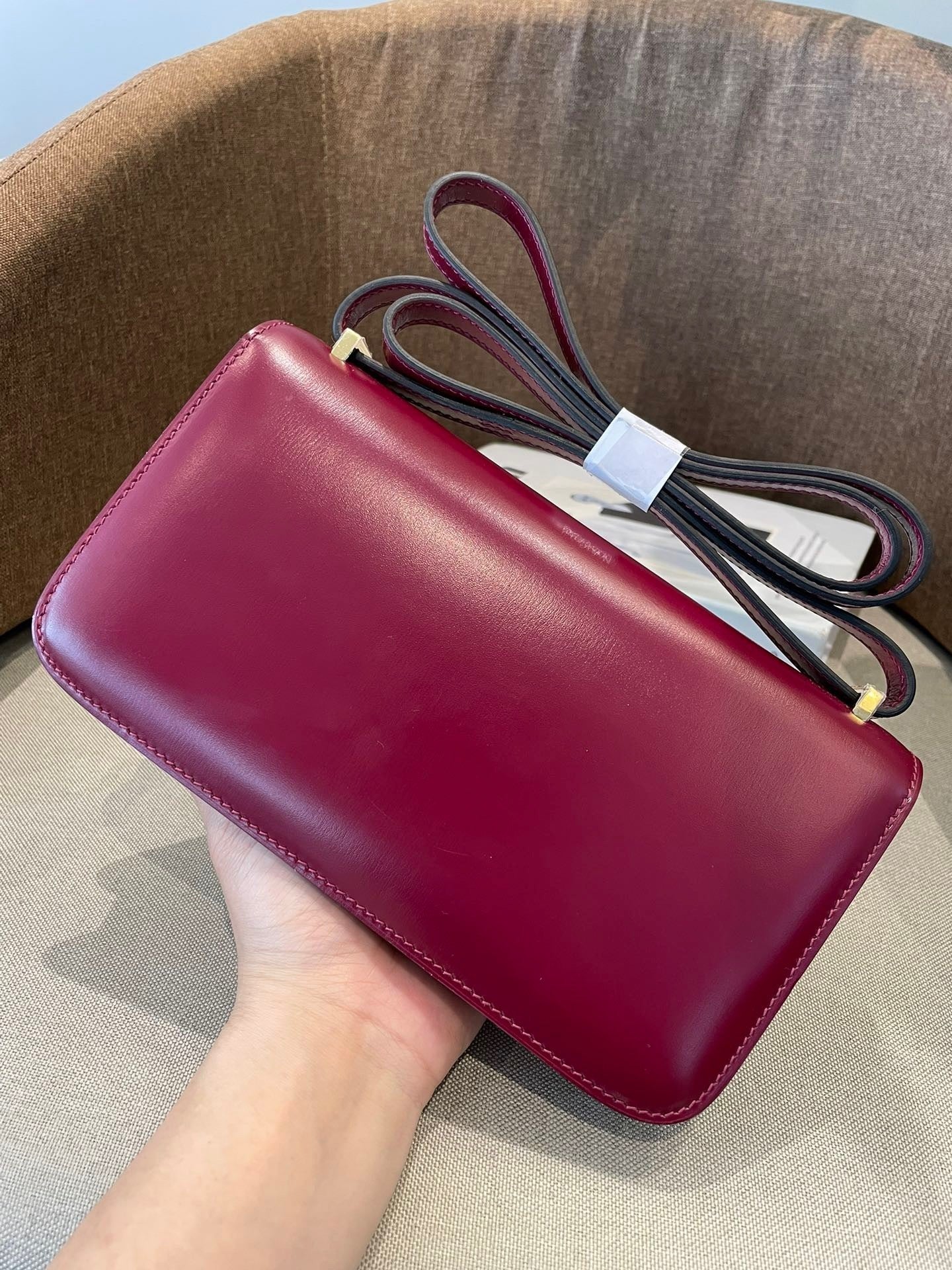 BURGUNDY SMOOTH FINISH CROSSBODY BAG