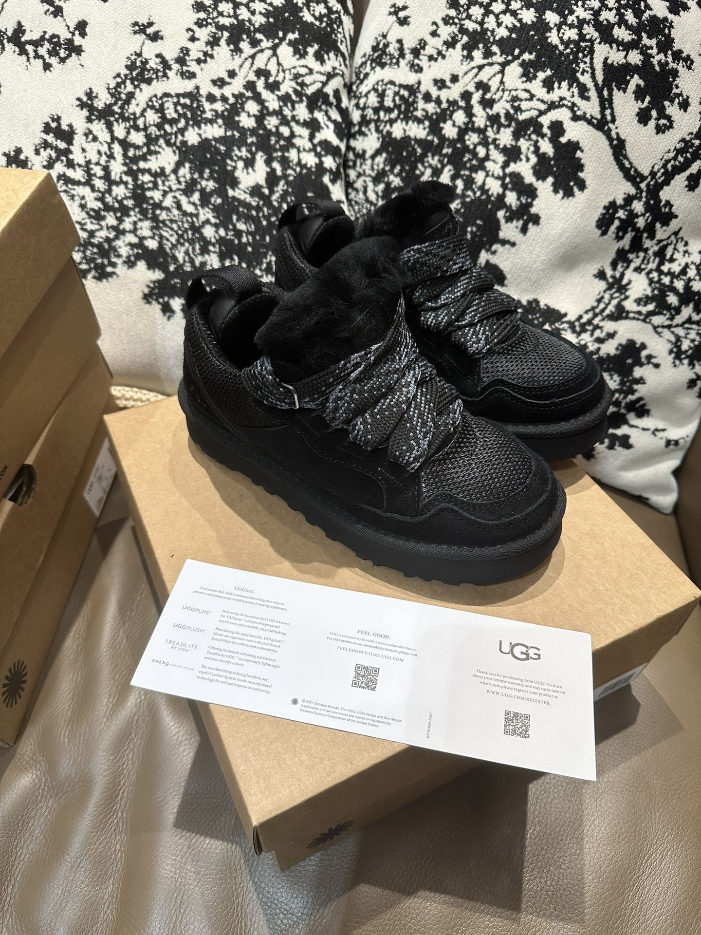 COZY PLATFORM SNEAKERS – BLACK