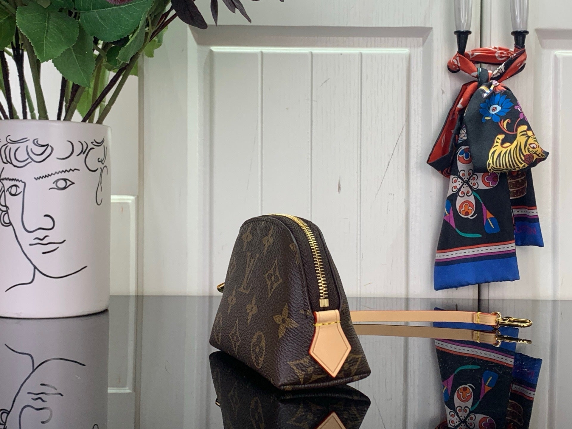 COMPACT DOME CROSSBODY BAG