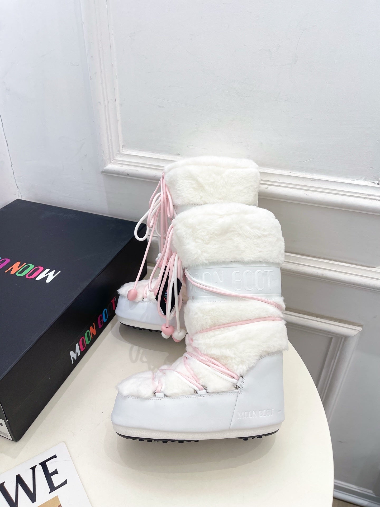 WHITE FAUX FUR LINED WINTER BOOTS WITH PINK HEART LACES