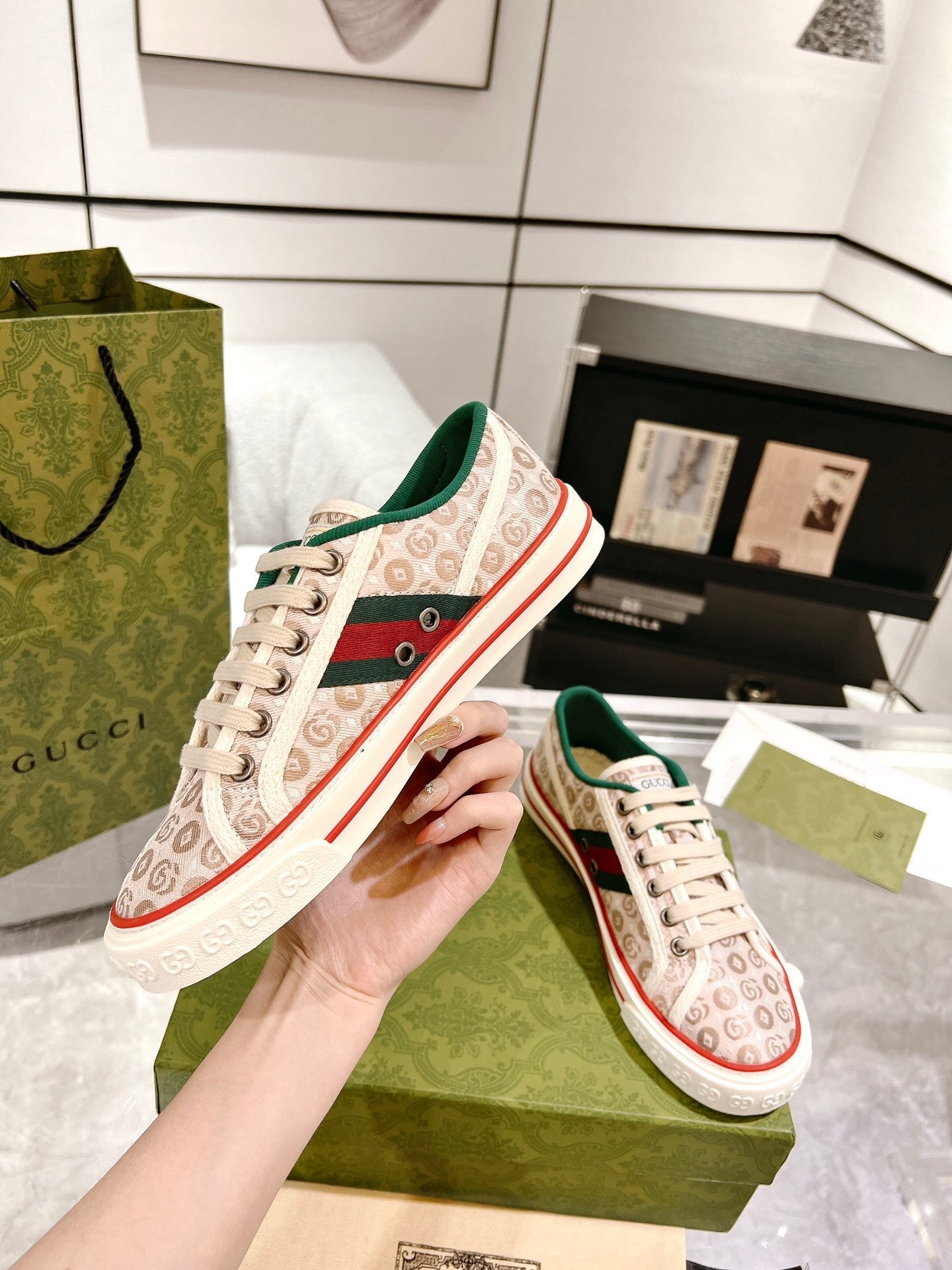 BEIGE GREEN LOW-TOP SNEAKERS