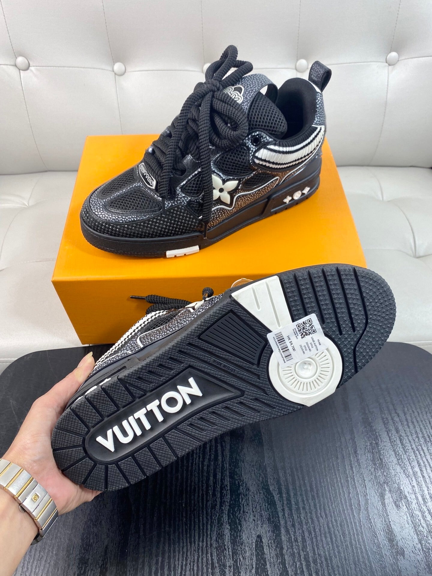 BLACK CHUNKY SNEAKERS