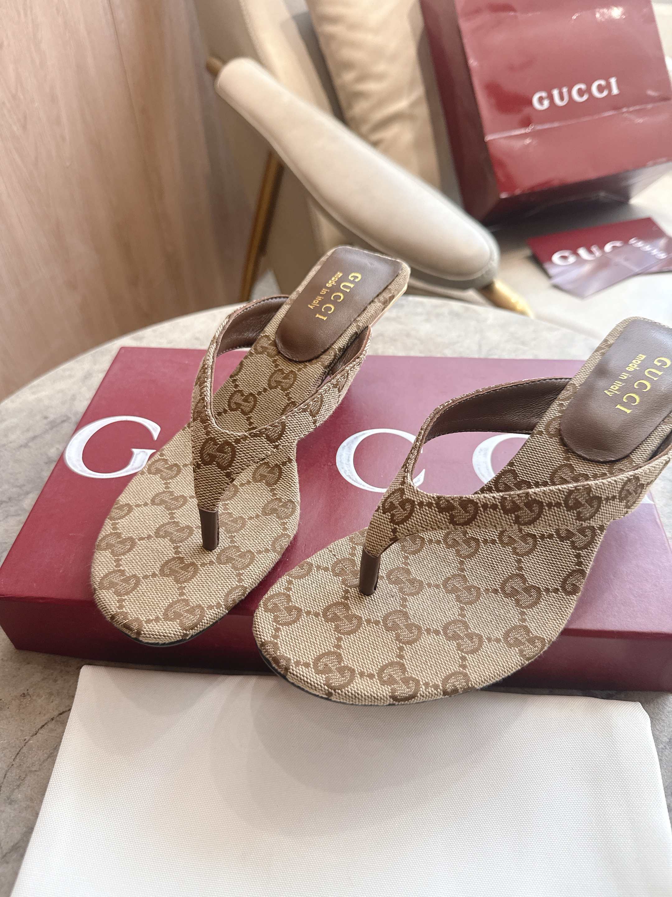 BEIGE MONOGRAM HEELED THONG SANDALS