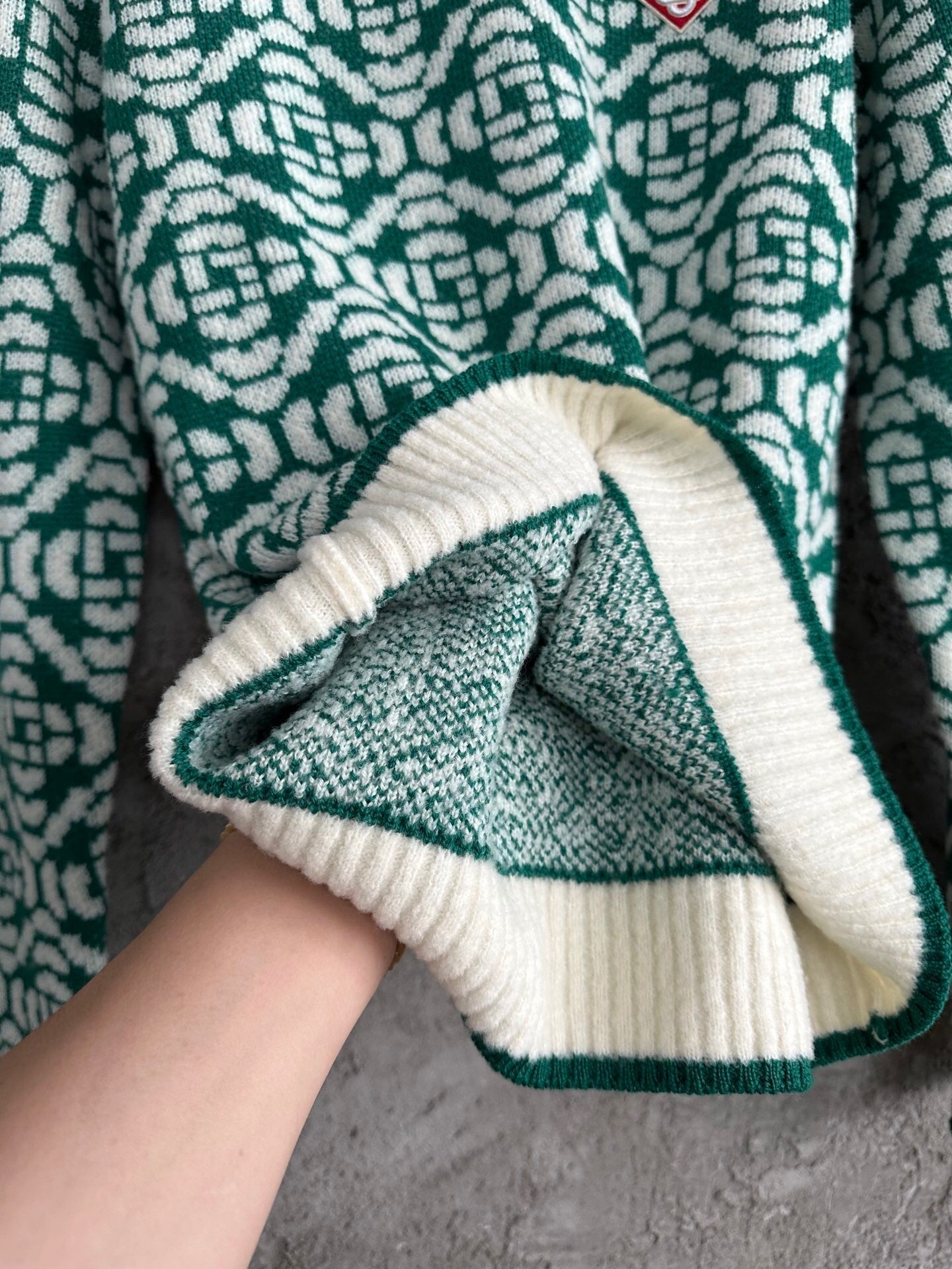 GEOMETRIC PATTERN KNIT SWEATER