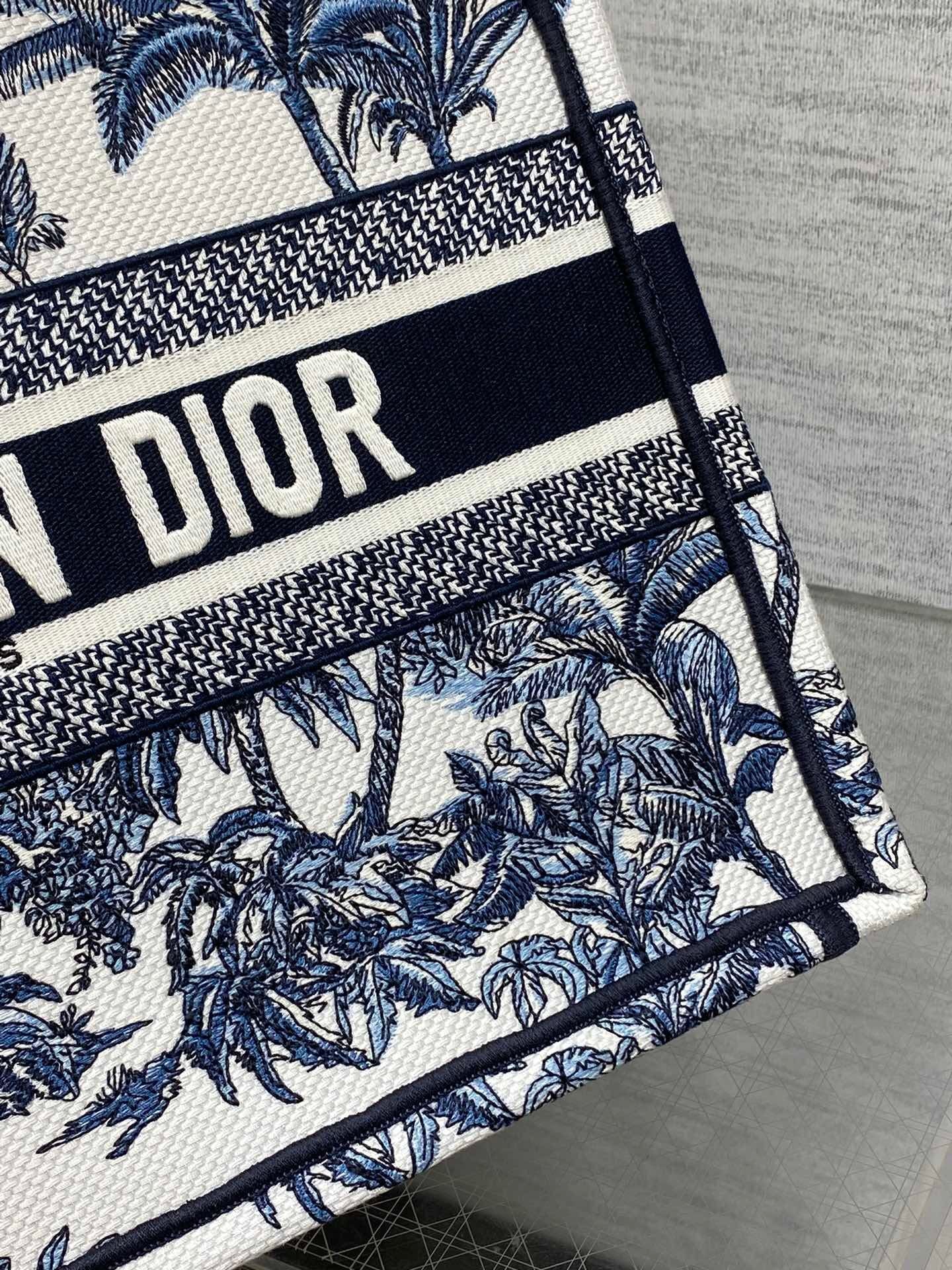 STRUCTURED CANVAS TOTE WITH BOTANICAL ILLUSTRATION