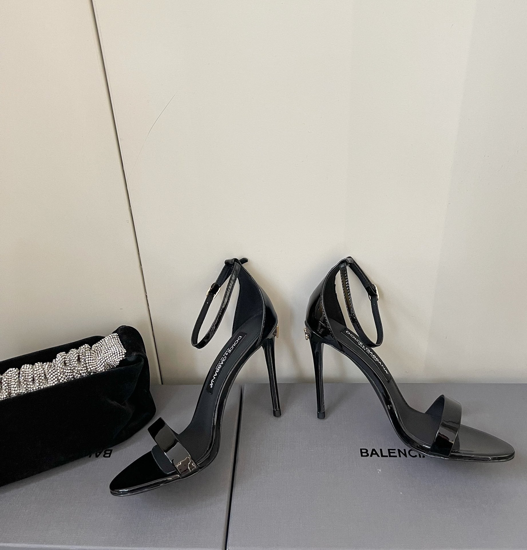 BLACK PATENT STRAPPY HEELS