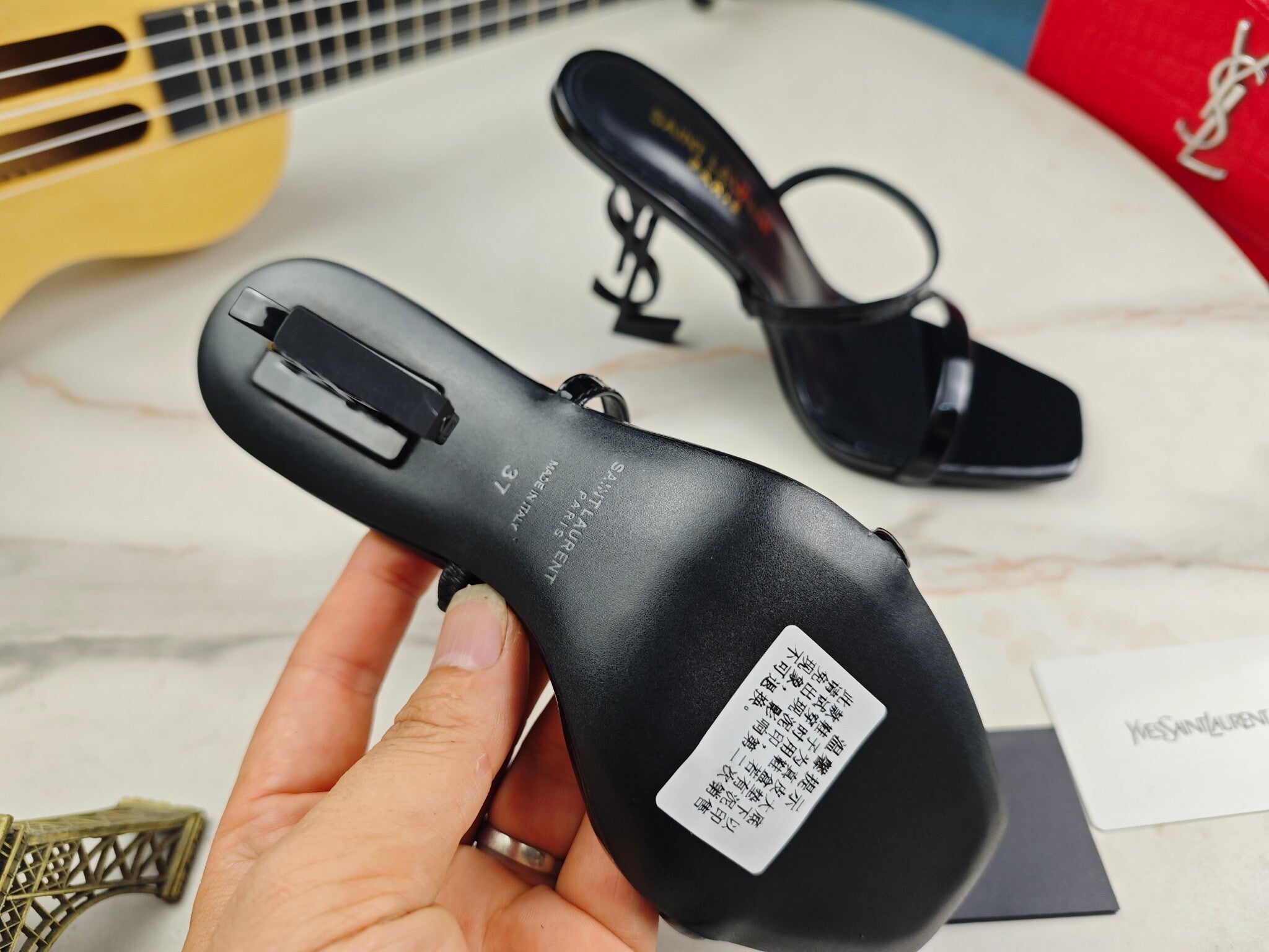 ELEGANT BLACK STRAPPY HEEL SANDALS