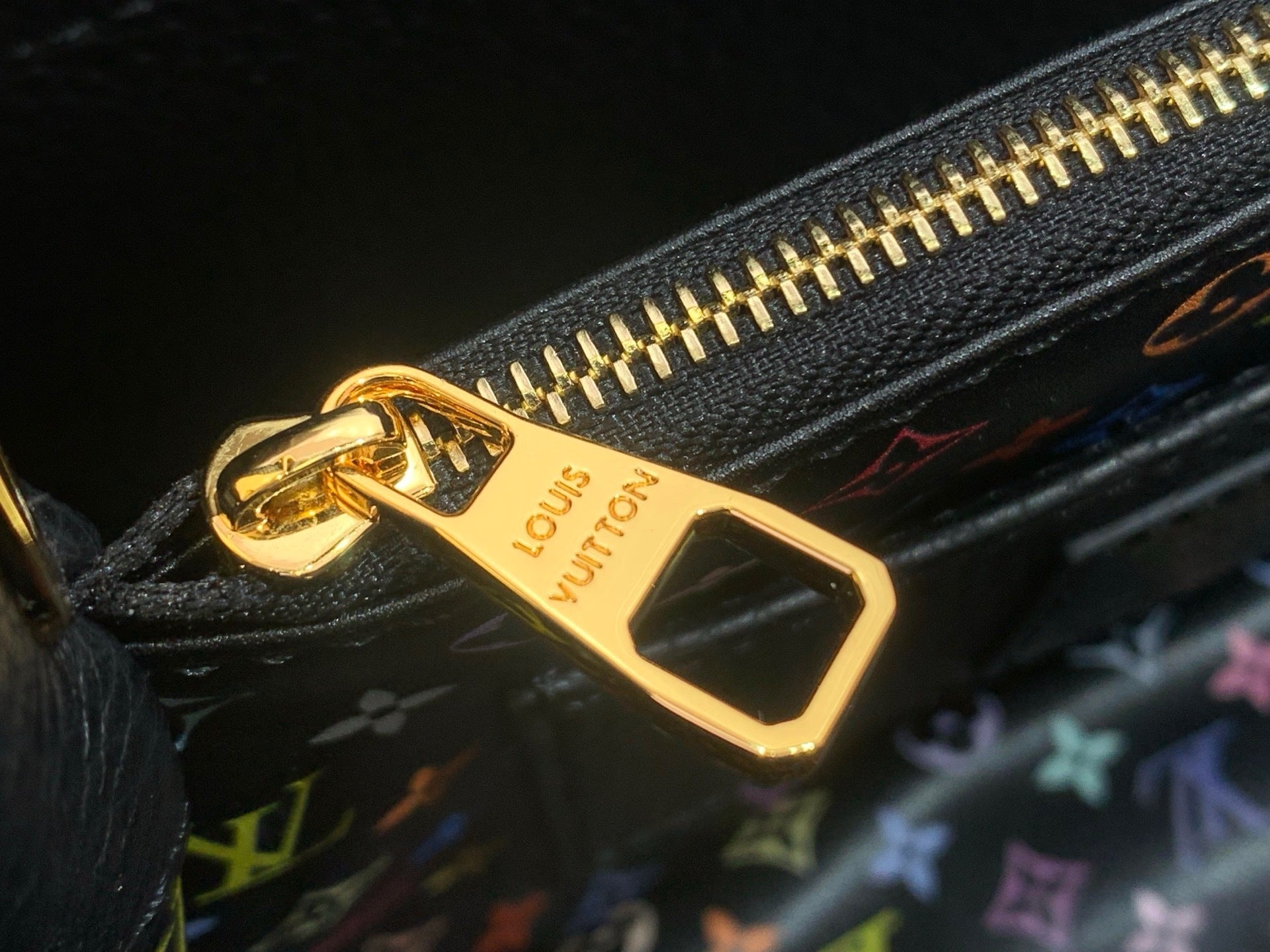 ELEGANT TOP HANDLE STATEMENT BAG