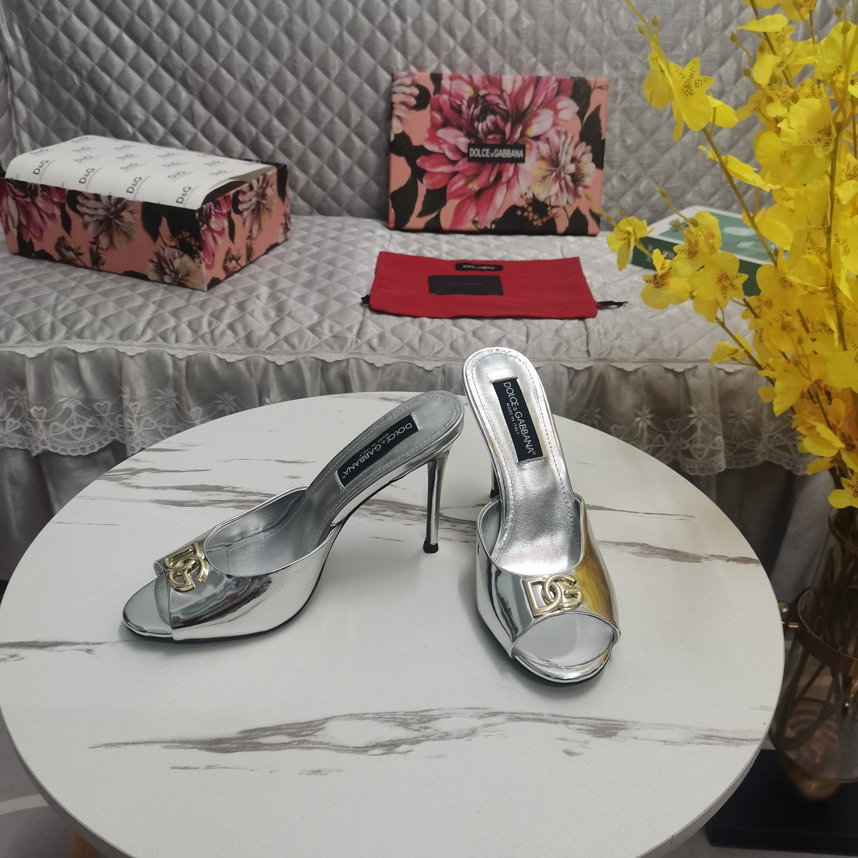 SILVER METALLIC MULE HEEL SANDALS WITH LOGO DETAIL