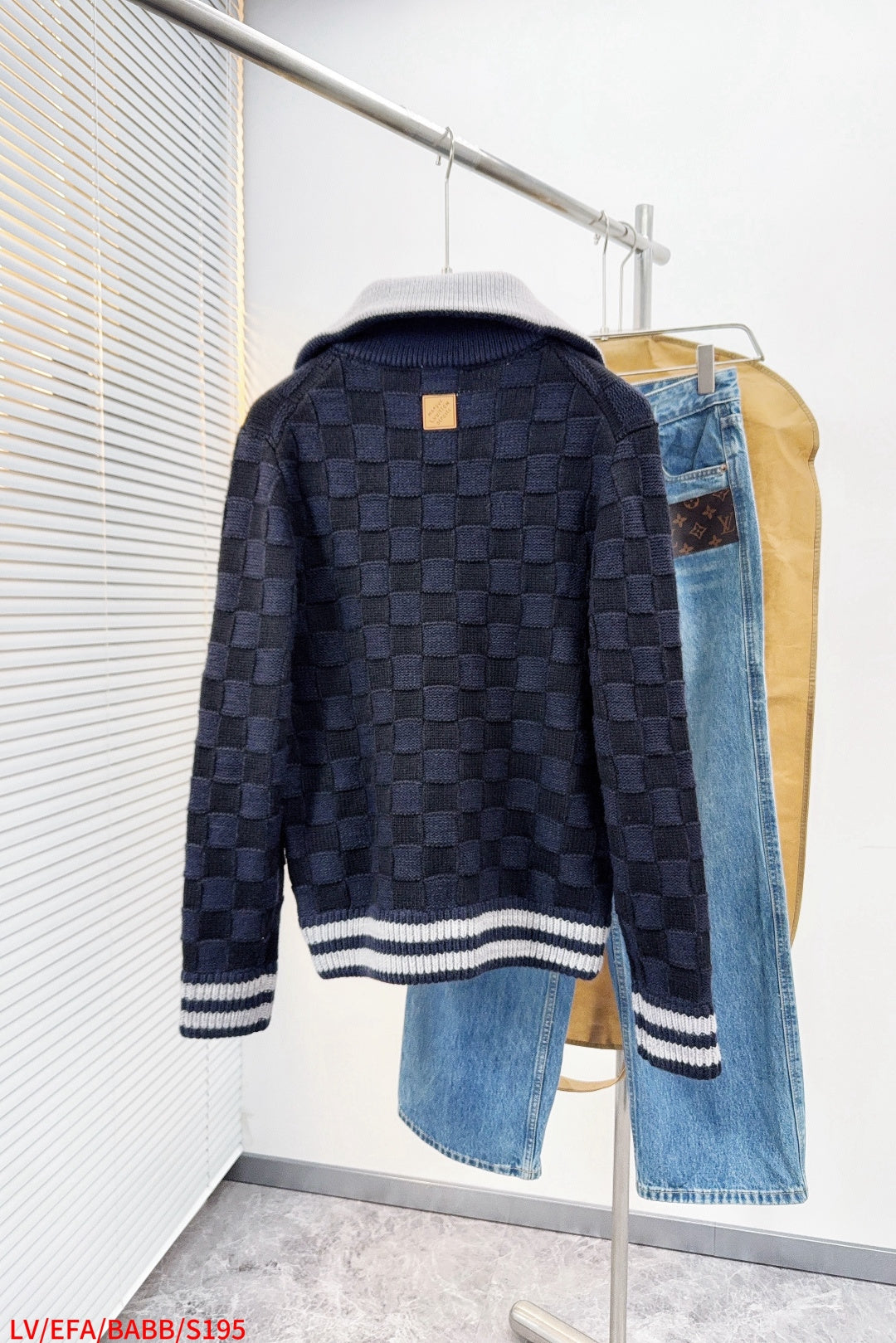 ZIP-UP TEXTURED KNIT JACKET WITH CONTRAST COLLAR