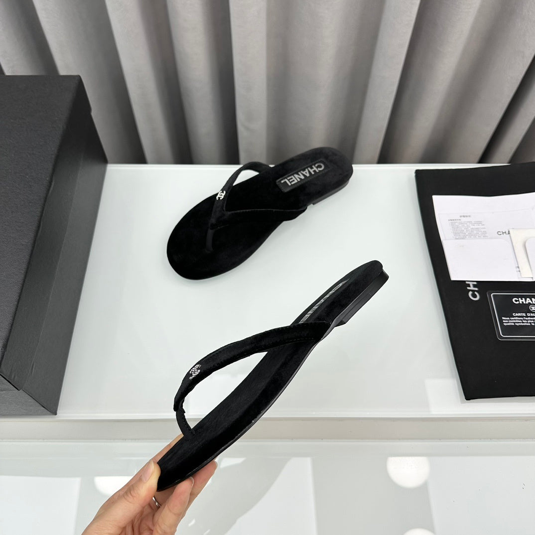 BLACK FLIP FLOPS