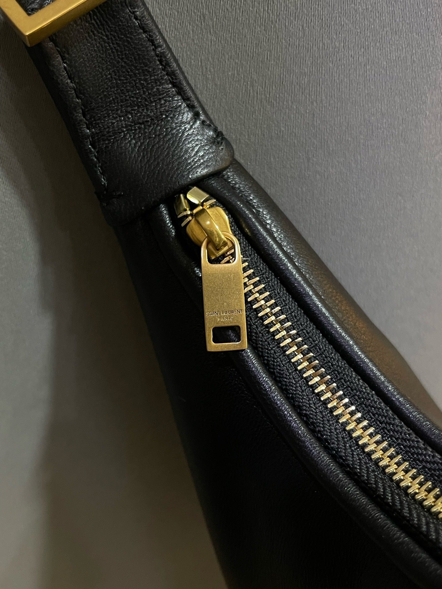 MINIMAL LEATHER SHOULDER BAG