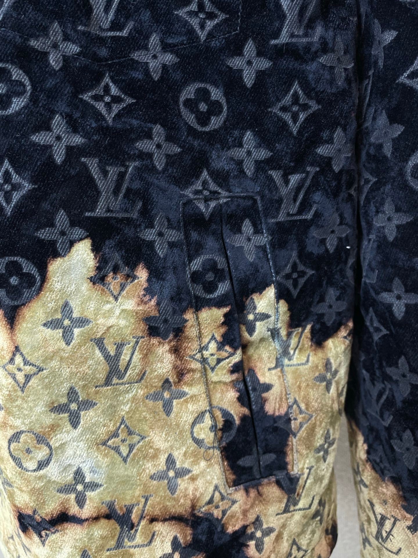 Set aus Jeansjacke und -hose mit Monogramm-Print, gewaschenem Denim