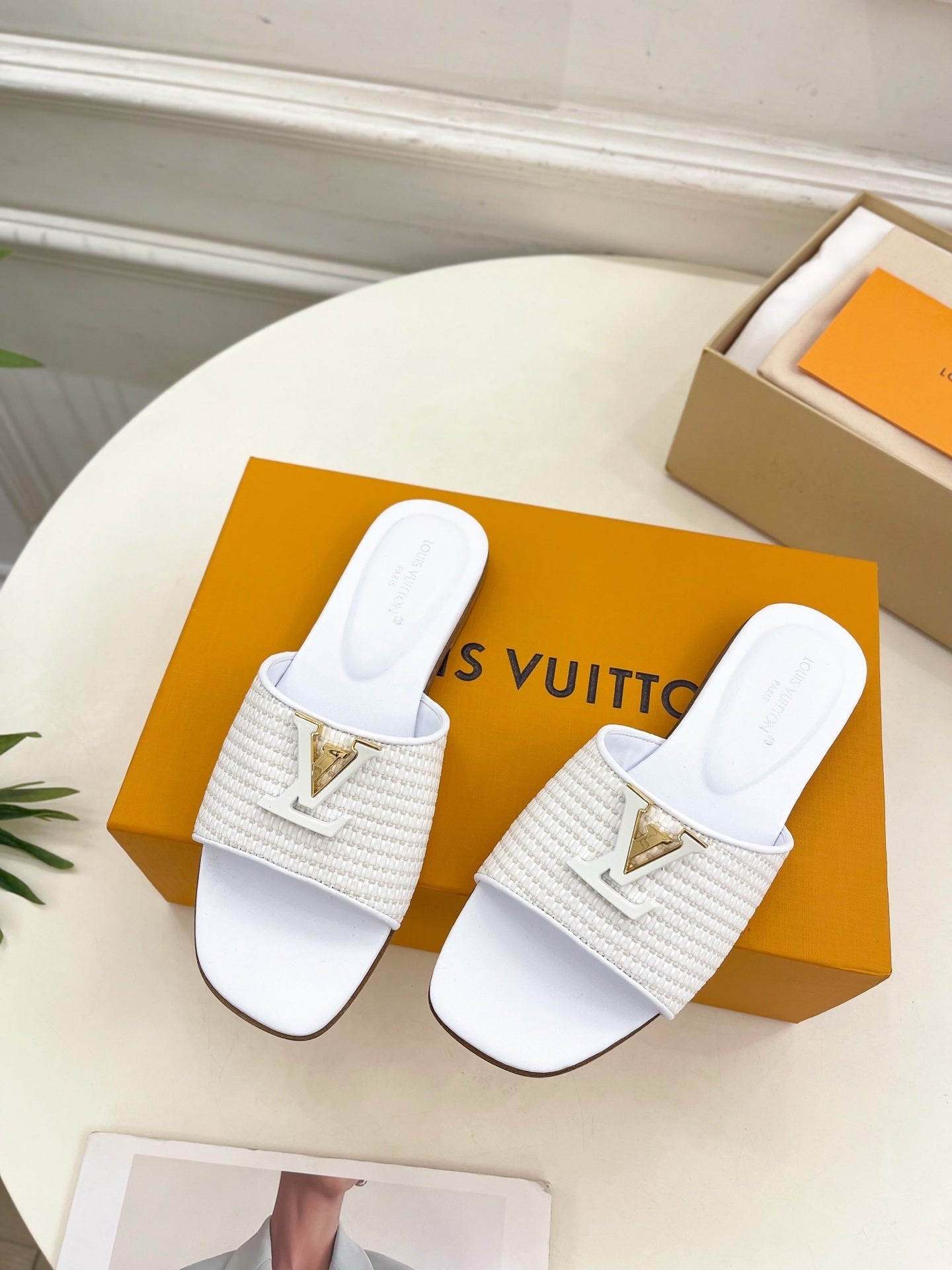 WOVEN STRAP MONOGRAM DETAIL SLIDE SANDALS – WHITE