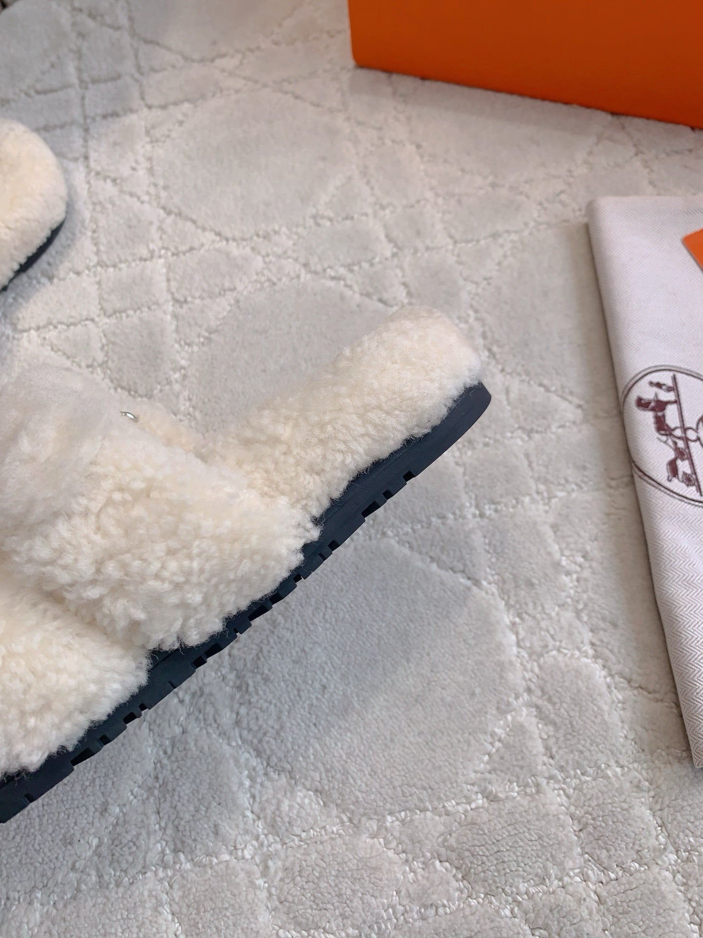 SOFT FLEECE DOUBLE BAND SLIDES FOR INDOOR COMFORT