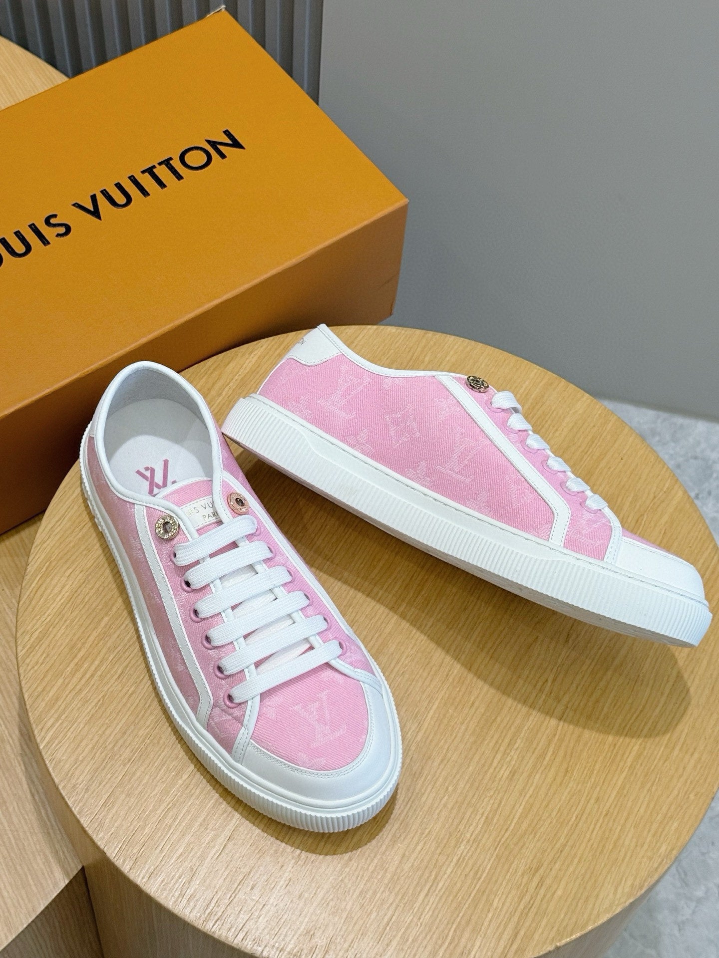 PINK LOW-TOP CASUAL SNEAKERS