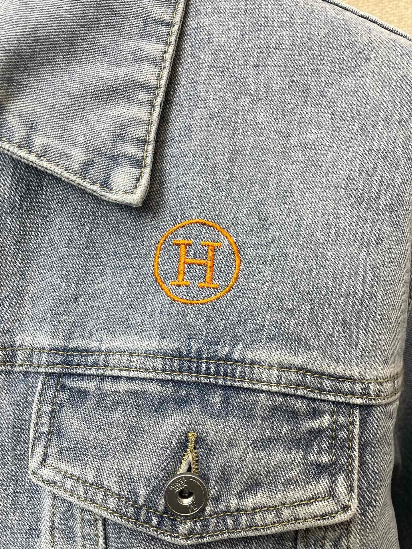 VINTAGE WASH DENIM JACKET WITH CLASSIC BUTTON FRONT