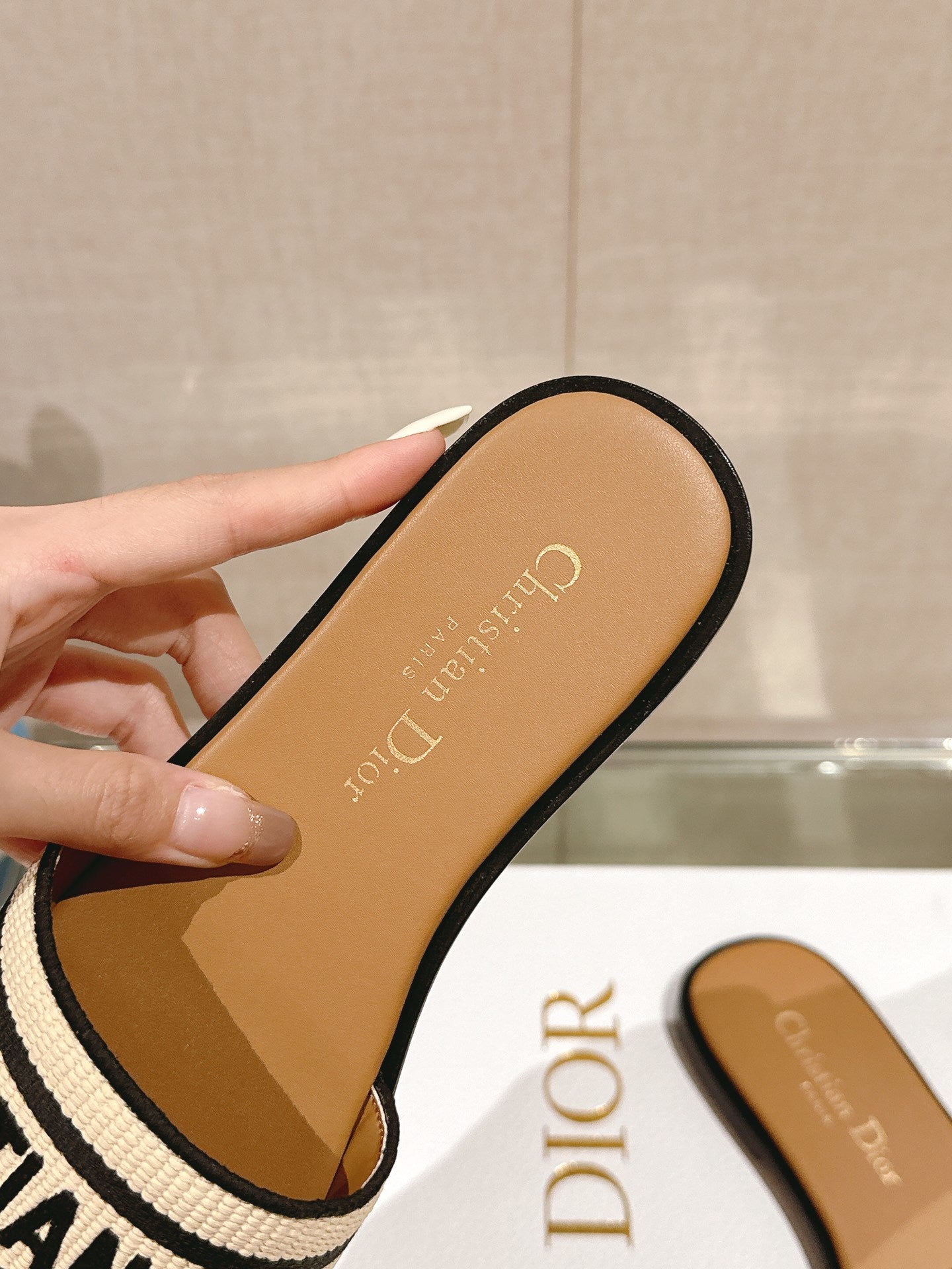 LOGO STRAP SLIDE SANDALS – BEIGE & BLACK