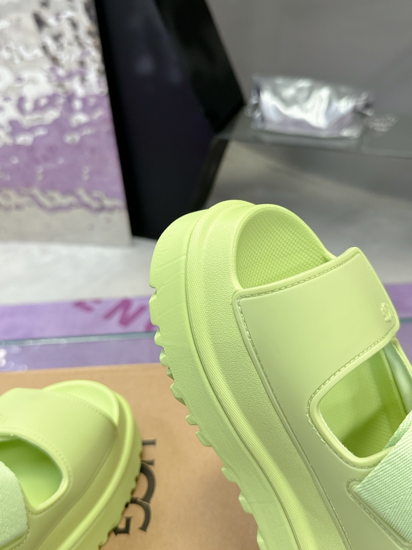PLATFORM SANDALS – LIME