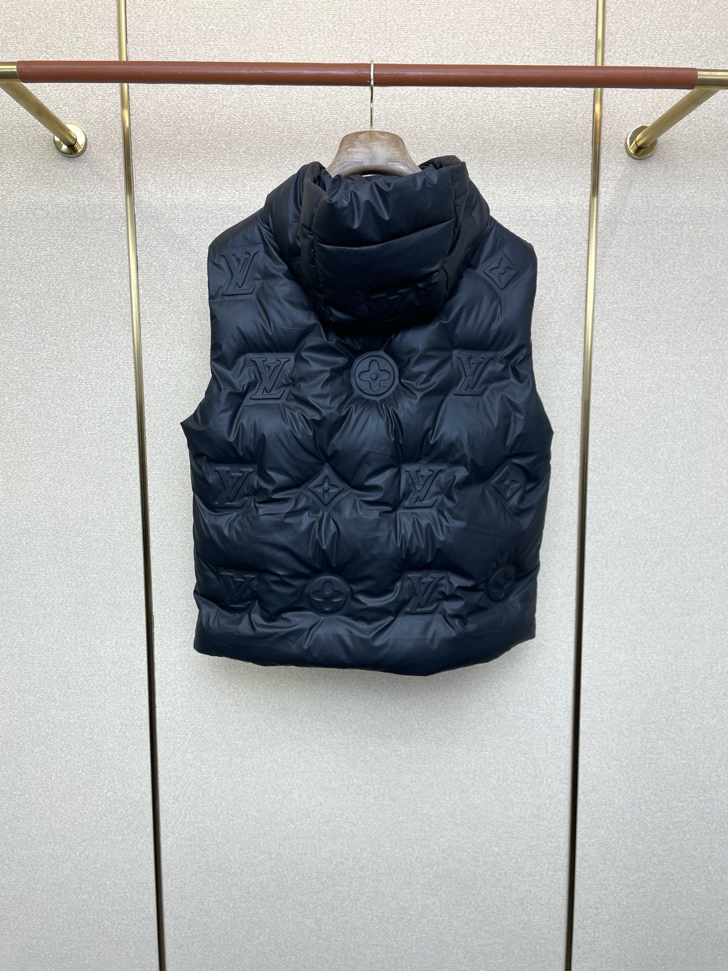 EMBOSSED PADDED HOODED VEST