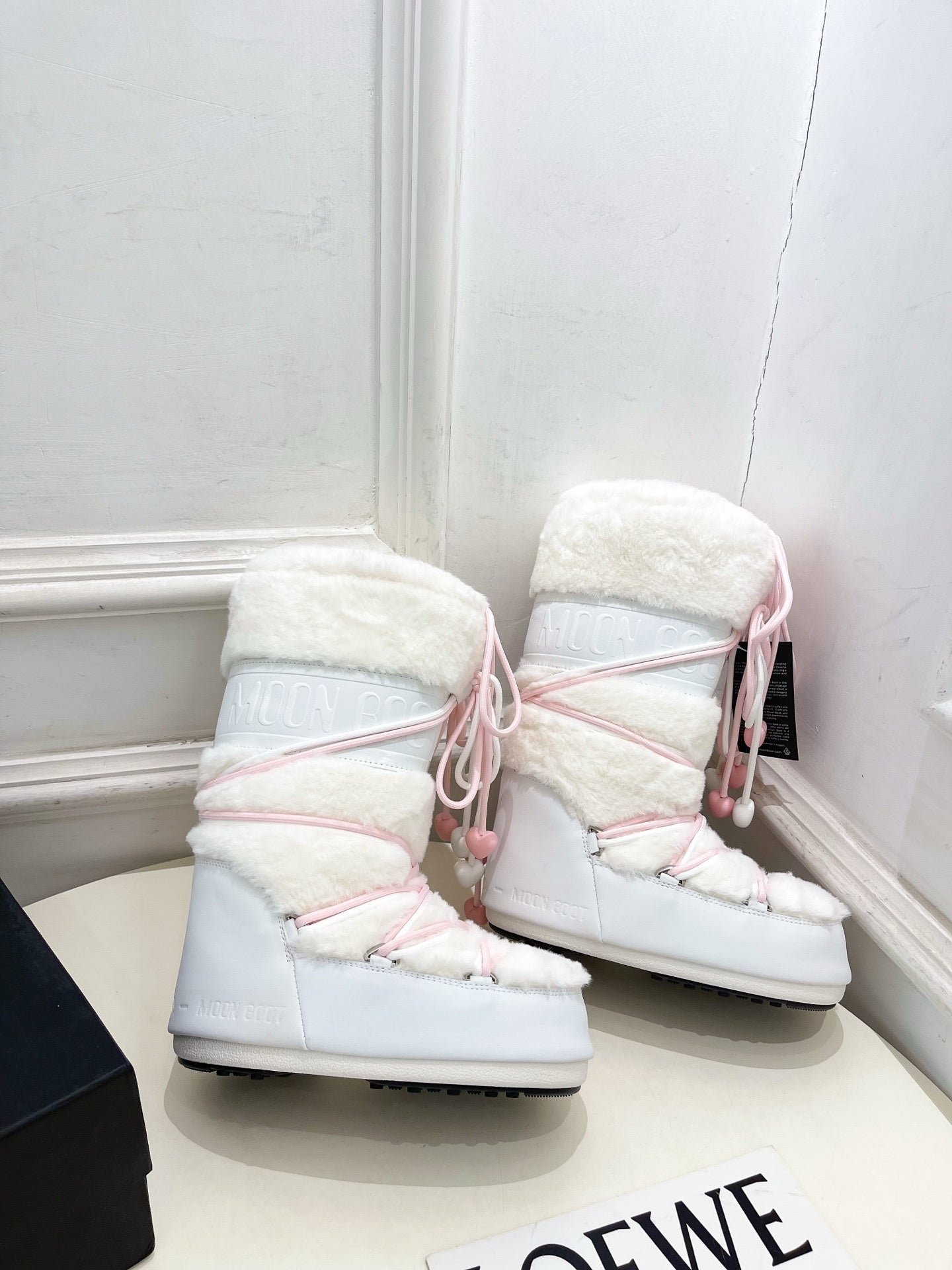 WHITE FAUX FUR LINED WINTER BOOTS WITH PINK HEART LACES