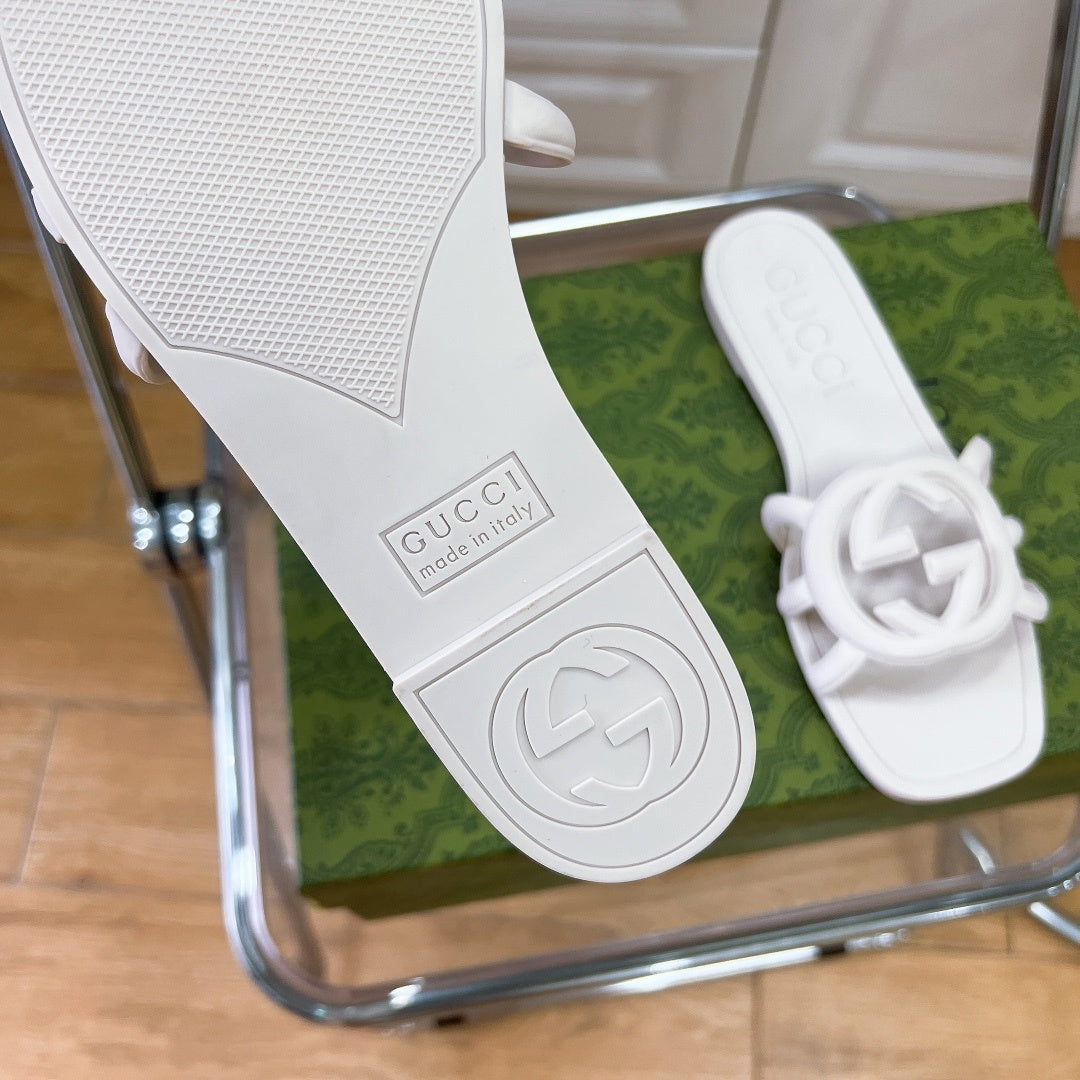 MINIMALIST WHITE SLIDES WITH STATEMENT EMBLEM