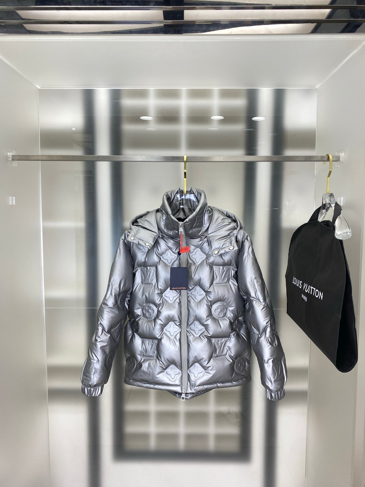 EMBOSSED PUFFER JACKET