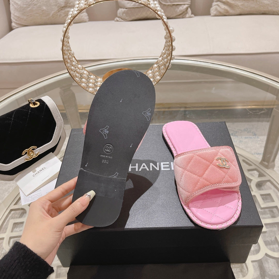 PINK QUILTED SLIDES