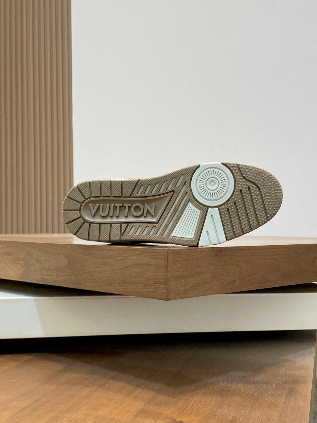 TWO-TONE LOW-TOP SNEAKERS