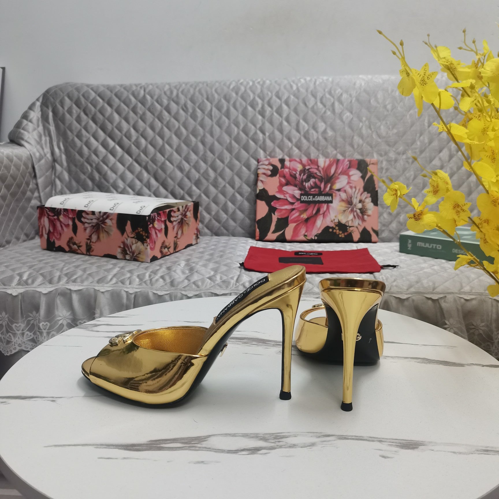 GOLD METALLIC MULE HEEL SANDALS WITH LOGO DETAIL