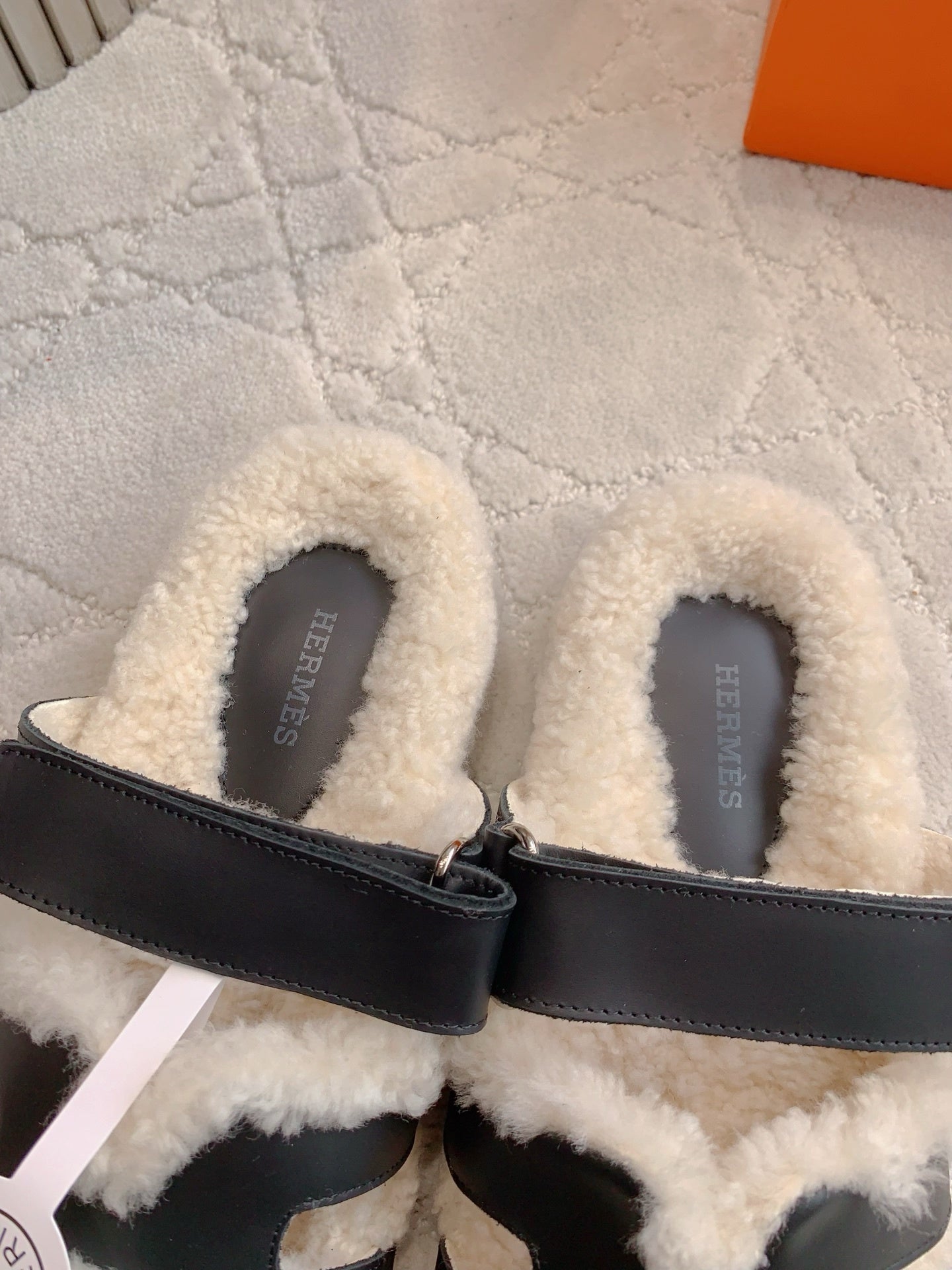 BLACK FAUX SHEARLING SLIDES WITH ADJUSTABLE COMFORT FIT