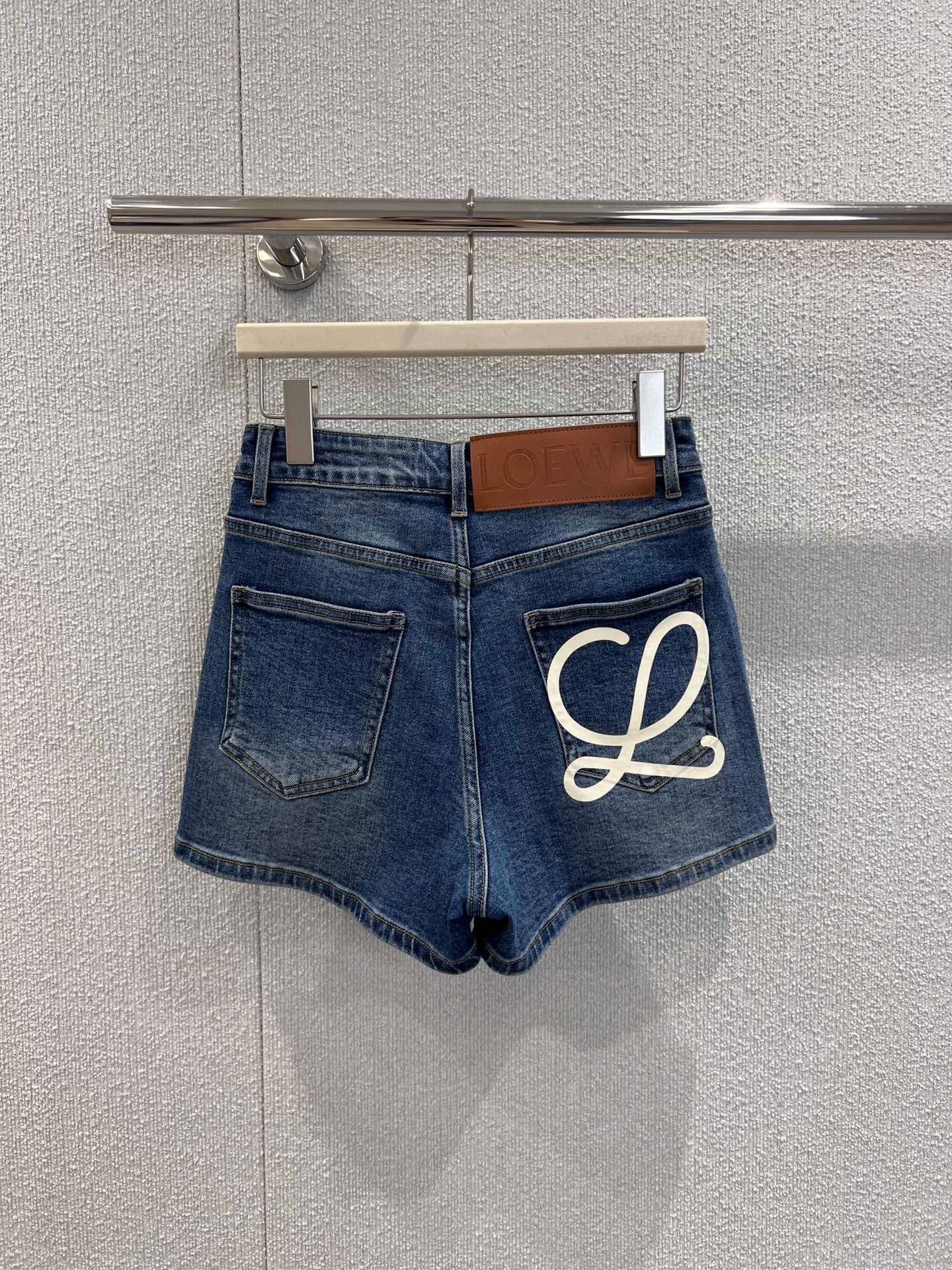 BLUE DENIM HIGH-WAIST SHORTS