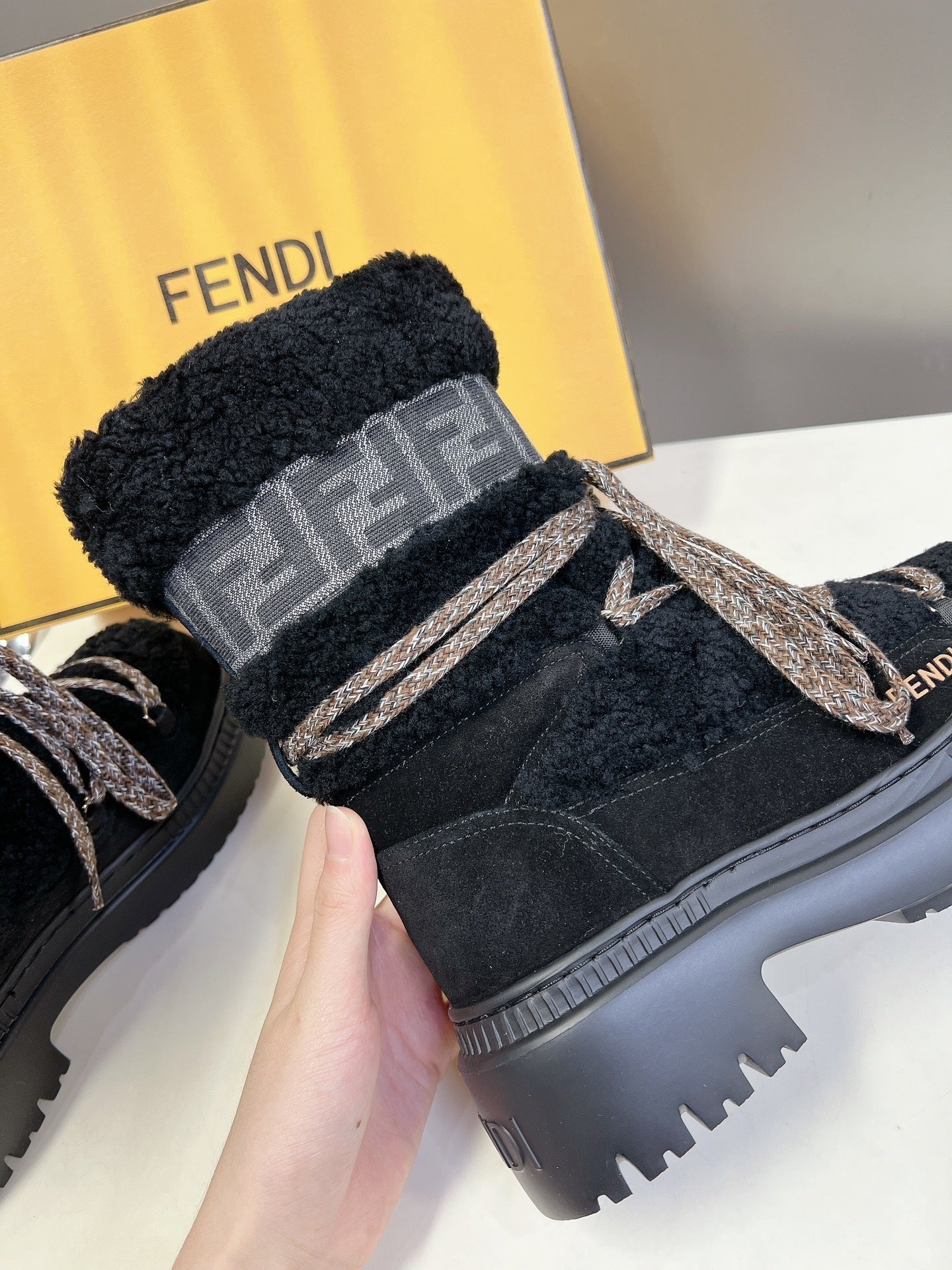 BLACK SHERPA-LINED LACE-UP WINTER BOOTS
