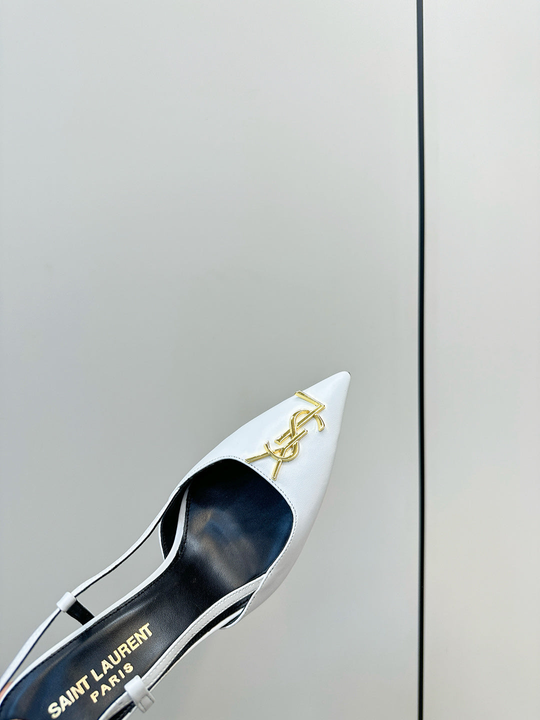 WHITE POINTED TOE SLINGBACK HEELS WITH GOLD DETAIL