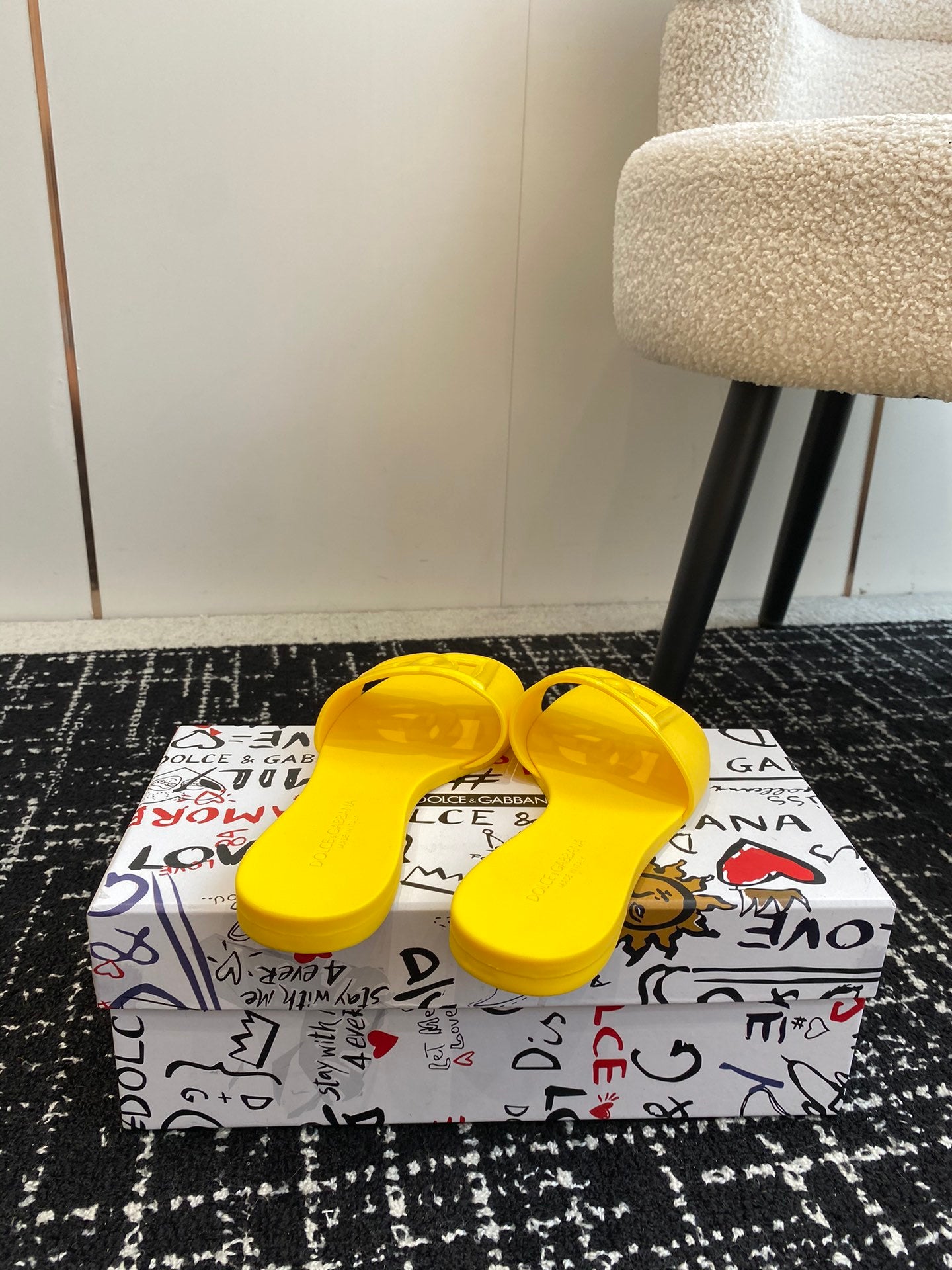 YELLOW LOGO RUBBER SLIDES