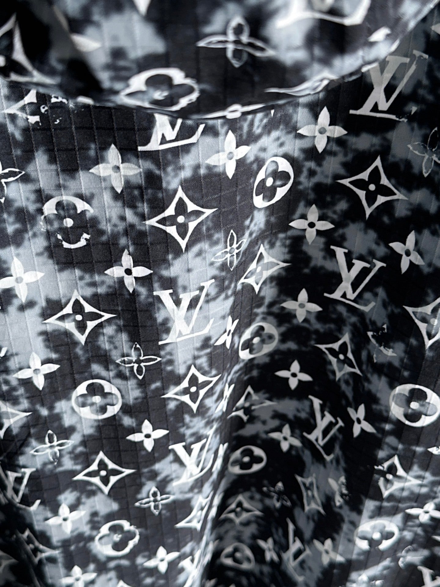 Kapuzenjacke mit Reißverschluss und durchgehendem Kontrastmuster