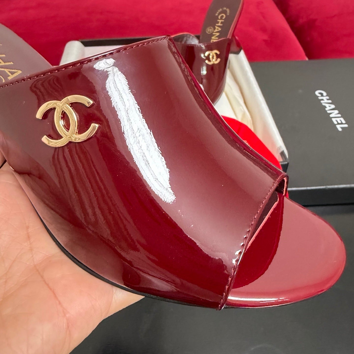 PATENT LEATHER LOGO OPEN-TOE MULE HEELS