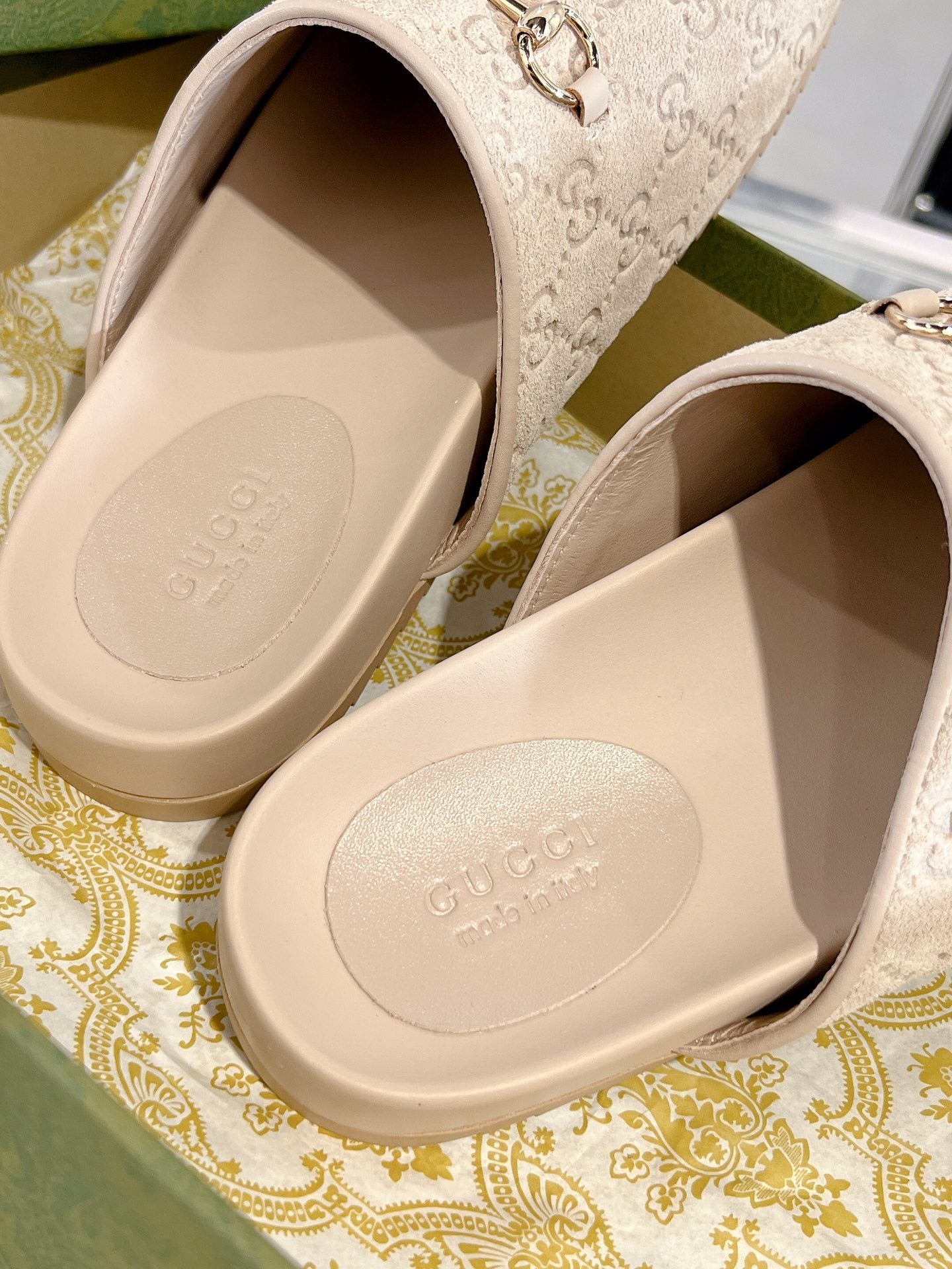 CREAM EMBOSSED MULE SLIDES