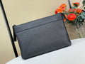 MINIMALIST LEATHER ZIP POUCH